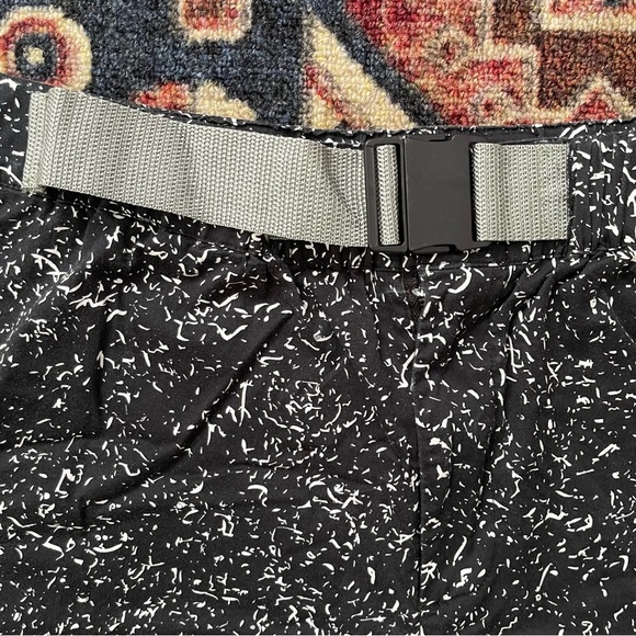 Gotcha Brand Shorts Black/White L - Picture 4 of 5